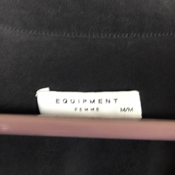 Equipment Femme Reese LS Silk Button Down Shirt - Picture 3 of 6